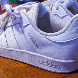 Adidas Women's White Sneakers GREAT CONDITION